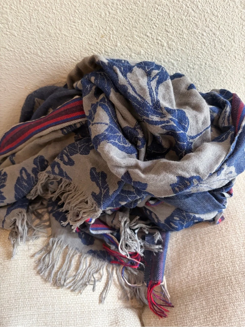 BANANA REPUBLIC 56” x 76” leaf print tapestry scarf